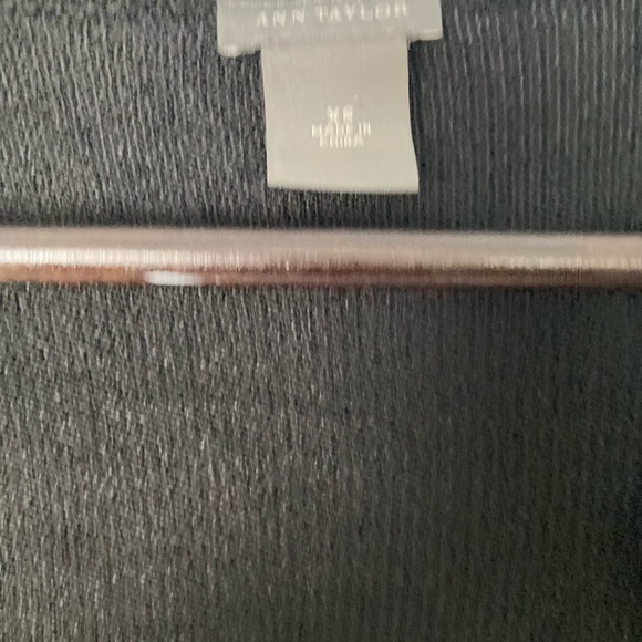 ANN TAYLOR sweater. - Picture 4 of 6